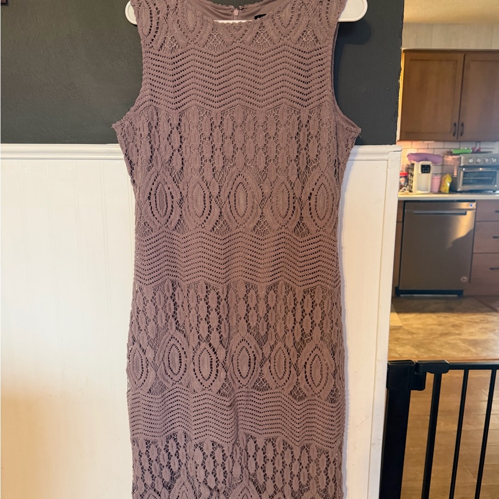 Sharagano Sleeveless Lace Midi Dress in Taupe